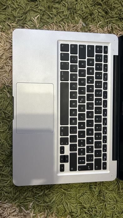 Macbook pro 2012 de 13 - inch perfect functional. Cititi atent descrierea!