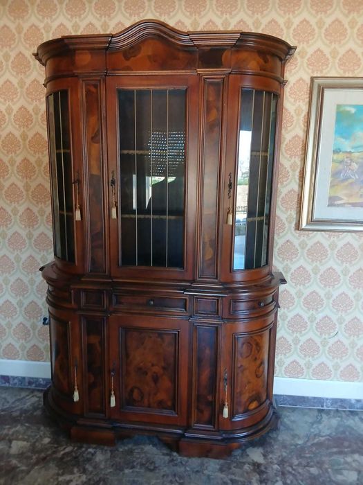 Vitrine cu Intarsie
