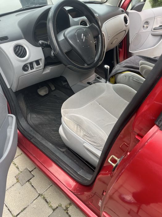 Masina este 1.6 benzina este automata ful