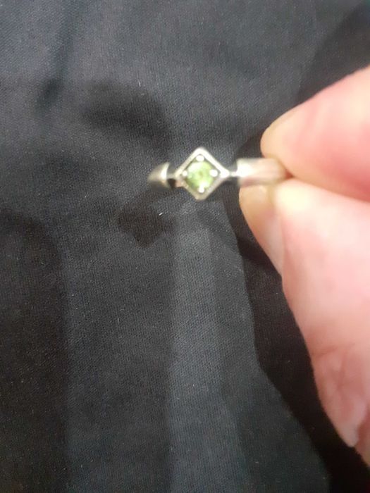 сребърен дамски пръстен със зелена камъчка италианско родирано сребро