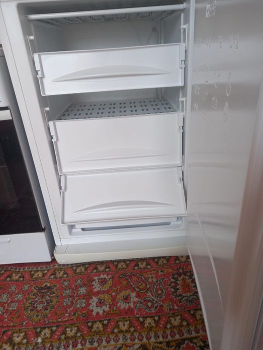Продам морозильную камеру индезит