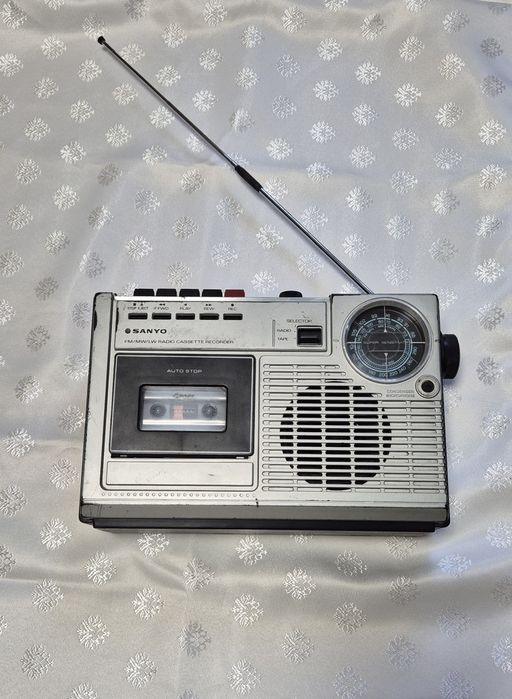 Radiocasetofon SANYO M2402-2LE