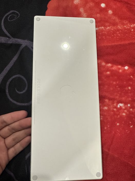 клавиатуру Apple Magic Keyboard