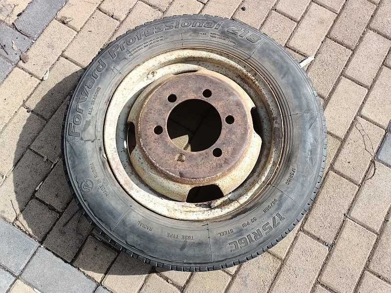 Продам колесо на автомашину "Газель".