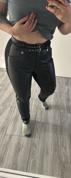 Pantaloni de piele noi
