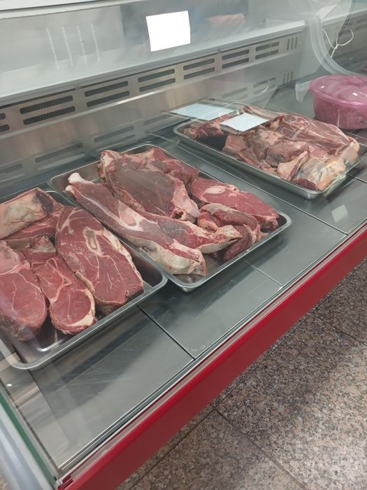 Продам витринный холодильник.