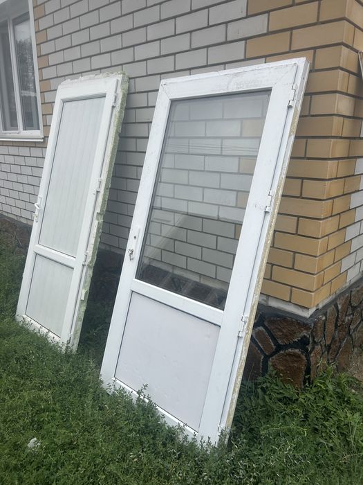 Продам пластиковые двери