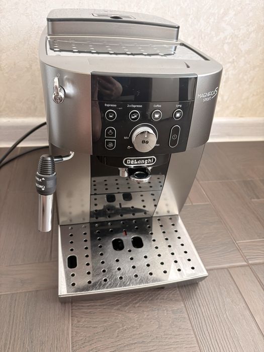 Кофемашина DeLonghi Magnifica S Smart