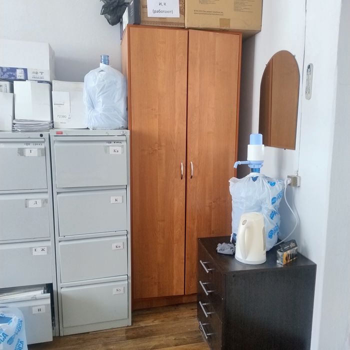 продам мебель: шкафы, столы