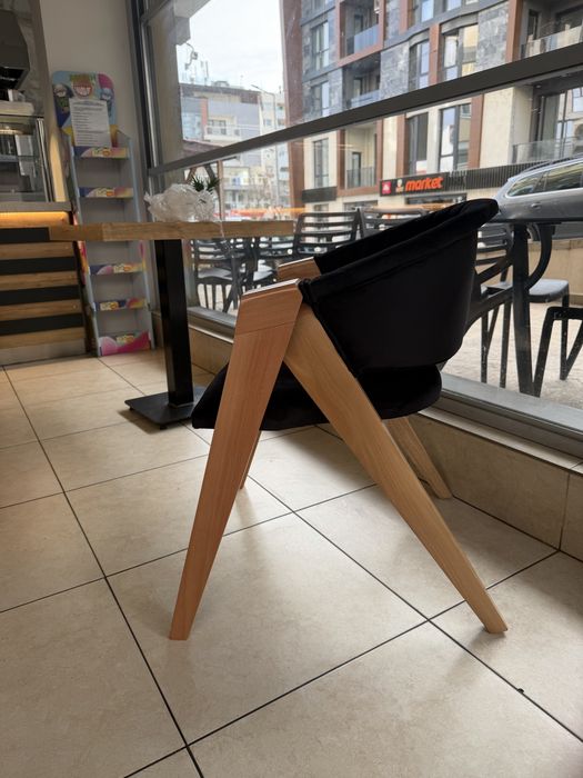 Дървени Масивни столове