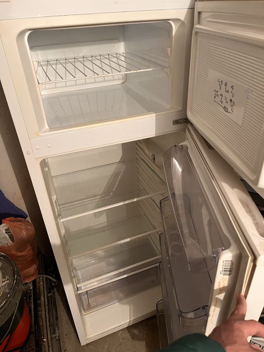 хладилник с фризер Crown