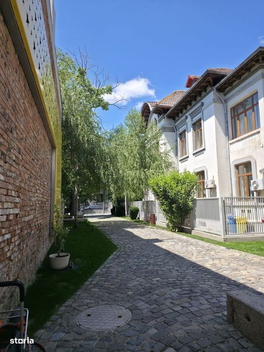 Apartament 3 camere, et 5 cu terasa, clădirea Stela, str. N.Bălcescu