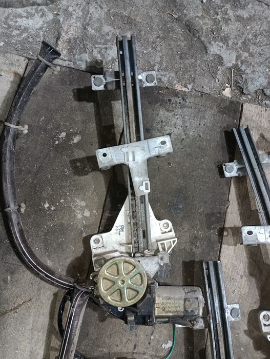 Стеклоподъёмник mazda 323 Bg