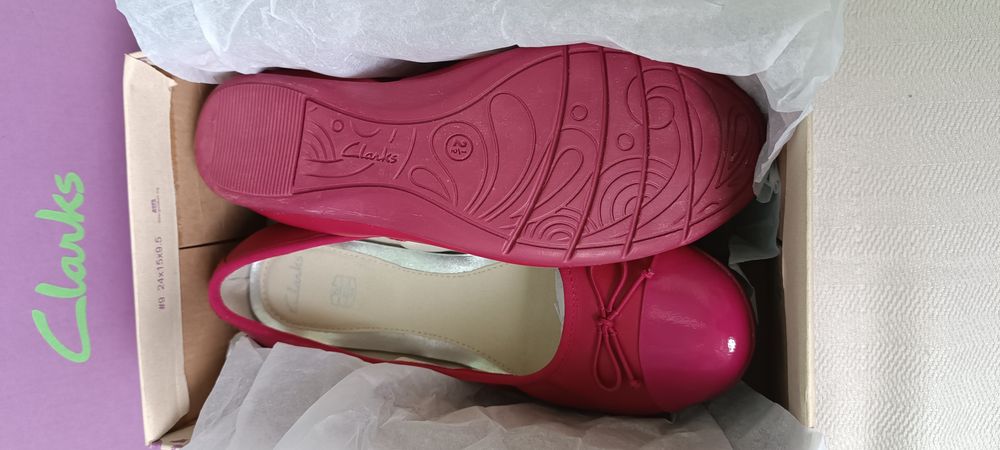 Clarks. Нови оригинални обувки, ном. 33 и 35