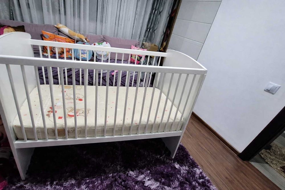 Patut 122x68cm  plus saltea, pentru copii 0-4 ani