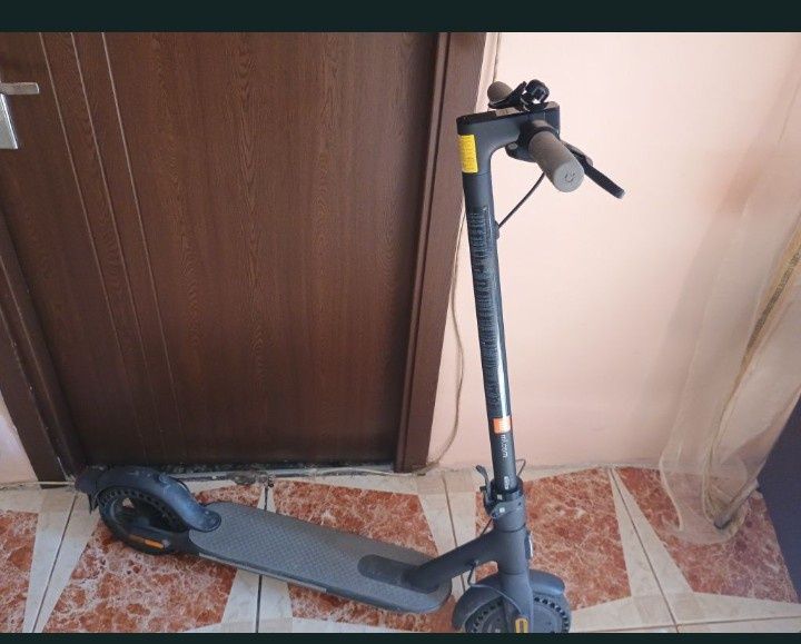 Vând trotinetă electrică