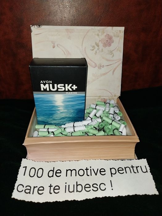 Seturi 100 de motive pentru care te iubesc  plus parfum avon