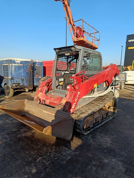 Верижен мини челен товарач Takeuchi TL12V-2 6000кг ПОД НАЕМ