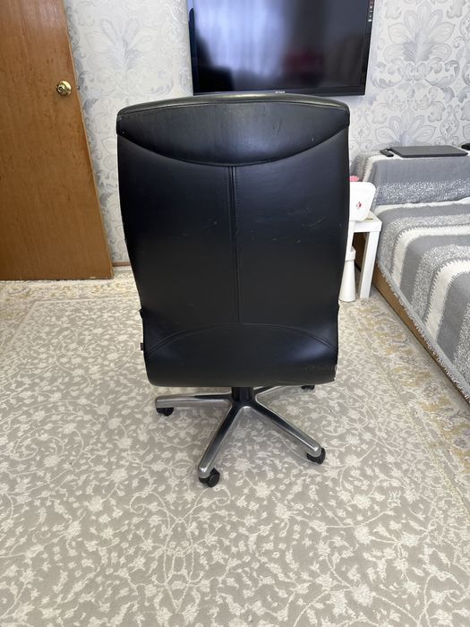 Продам Кожаное кресло