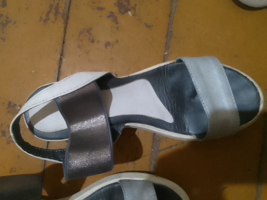 Бляскави сандали