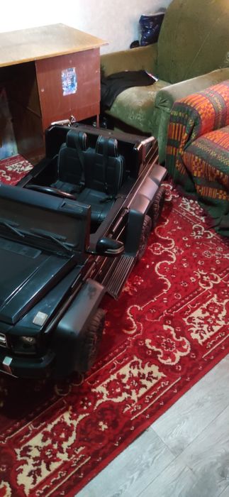 Продам машину детскую