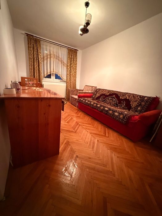 Vând apartament 2 camere Ultra Central in Ștei !
