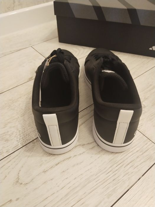 Обувь Adidas кроссы р.42, оригинал