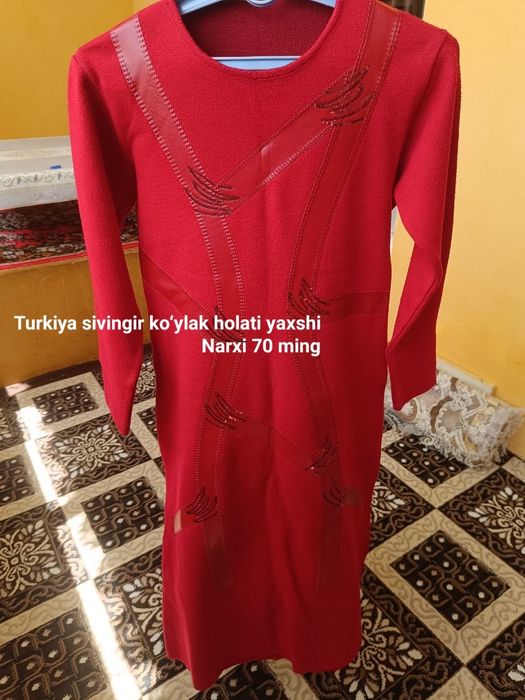 Ayollar kiyimlari sotiladi