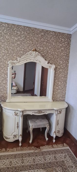 Продам спальный гарнитурр