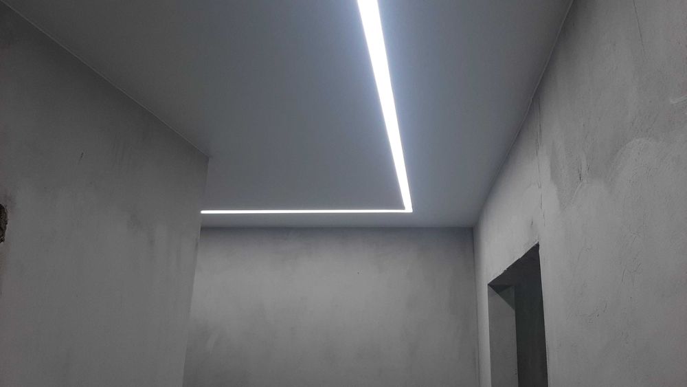 Натяжные потолки от 1500 тг за м2.  Клеим галтели