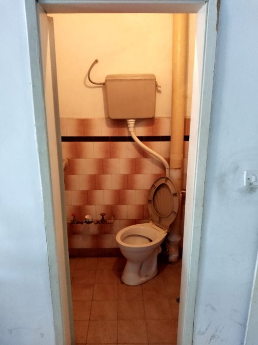 Дава се под наем Магазин в Пазарджик, Център - 50 кв.м за 178.5 € - Снимка #1