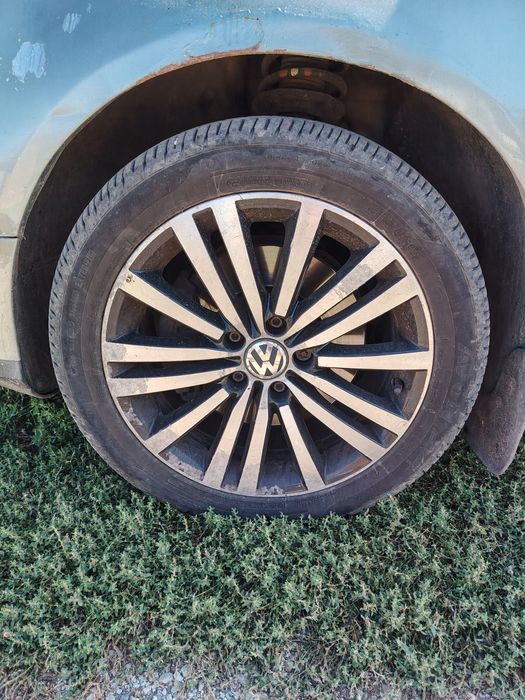 Джанти с гуми  235/45/17 за VW 5х112