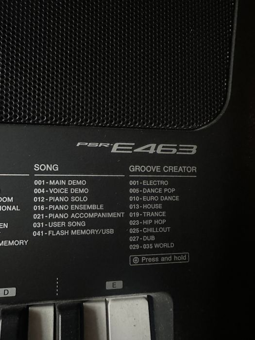 Синтезатор Yamaha PSR-E463 — всё работает,