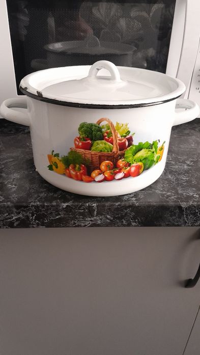 Продам кастрюлю 3000