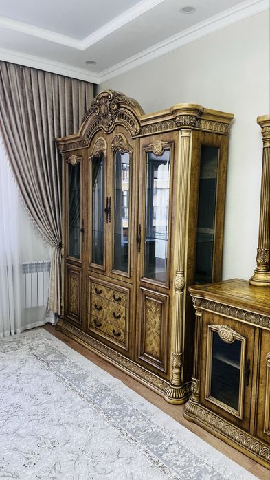 сервант шкаф айнасымен