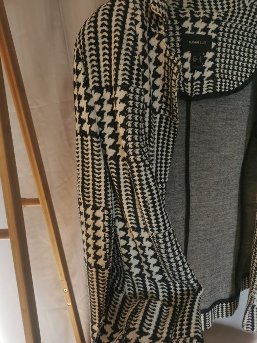 sacou Mango Suit cu model