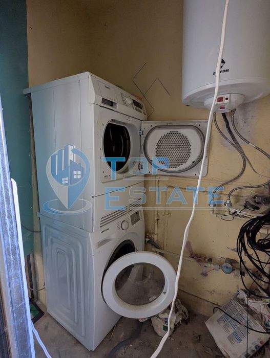 Двустаен апартамент в тухлена сграда в близост до гарата в град Страж