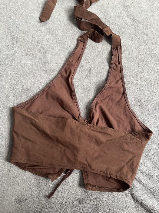Кафяв кроп топ с гол гръб и връзки през врата H&M