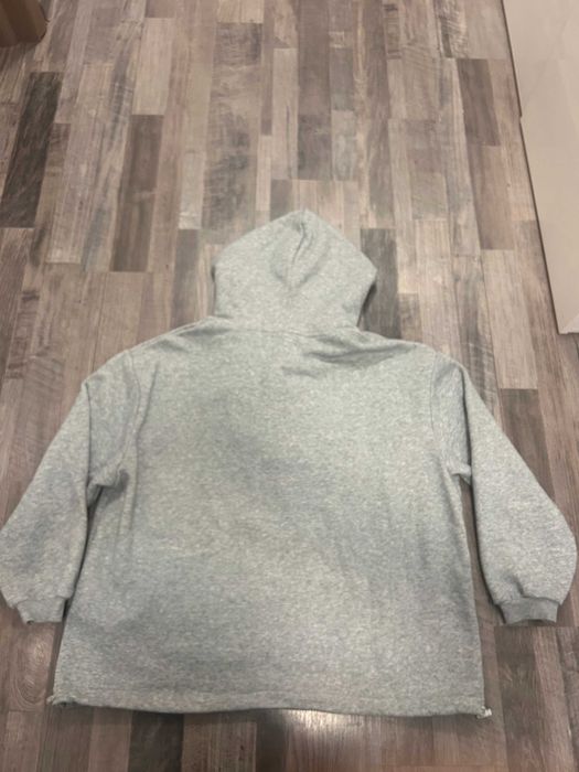 Hanorac gri cu fermoar la gât