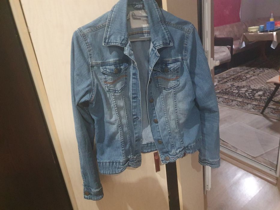 Здравейте, продавам дамско дънково яке,