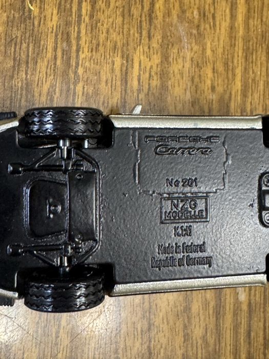 Модель автомобиля 1/43