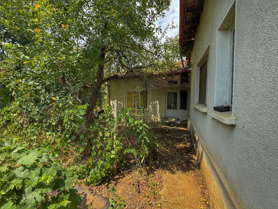 Продава се Къща в София, Гоце Делчев - 230 кв.м за 156 €/кв.м - Снимка #3