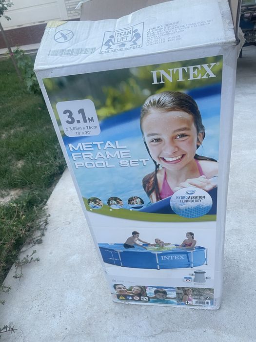 Каркасный бассейн Intex (3.1 м), в отличной состояний