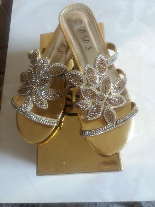 Срочно  Шлепки-басаножки на сарпо 37 разм.Индийские качественные,