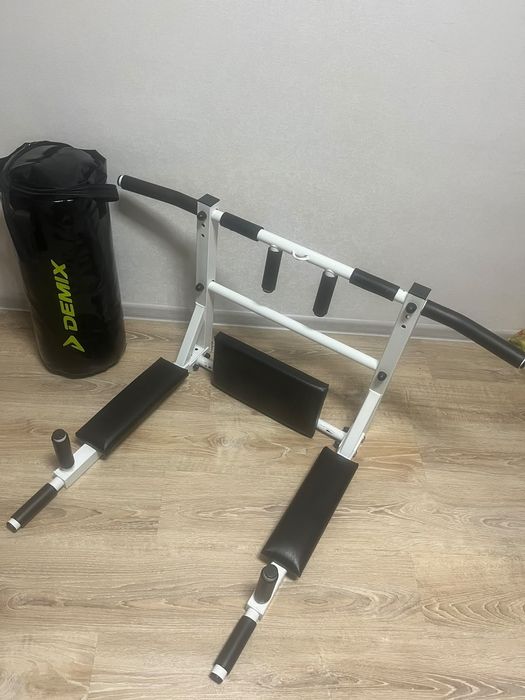 Продам турник настенный