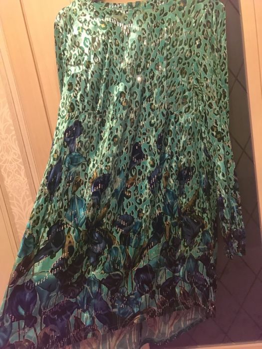 Красивое велюровое платье