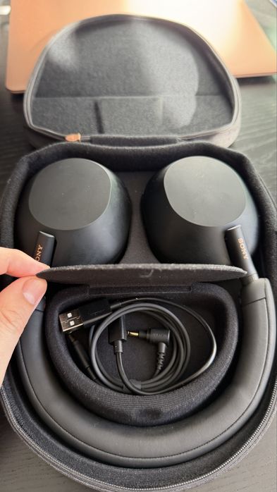 Casti Sony XM5 - noise cancelling