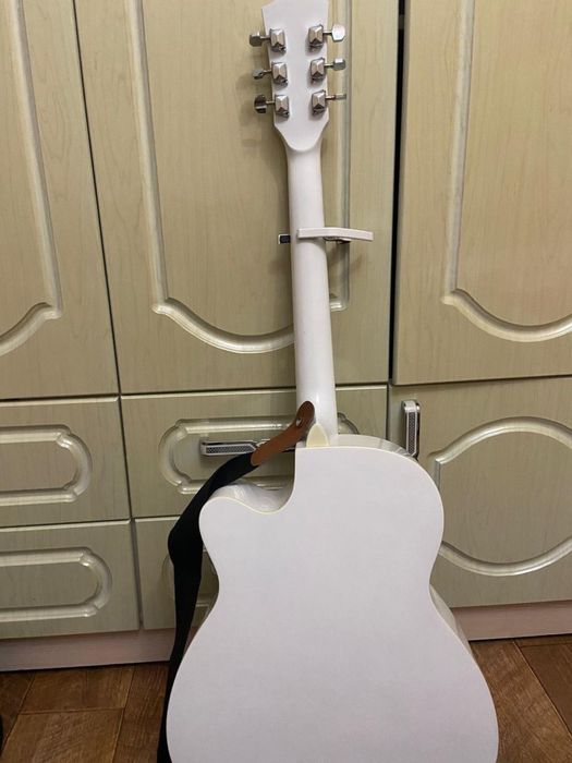 продается гитара в хорошем состоянии