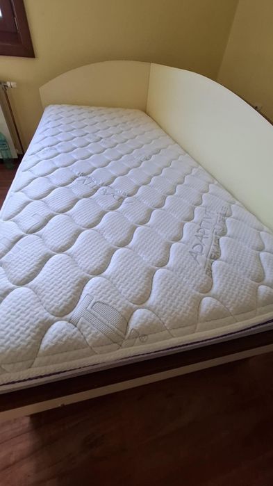 Две единични легла с матраци и механизъм