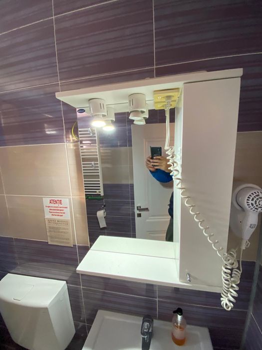 Vand mobilier hotelier (pat saltea dulap TV)